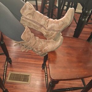 Stylish Tan Heeled Boots for Women